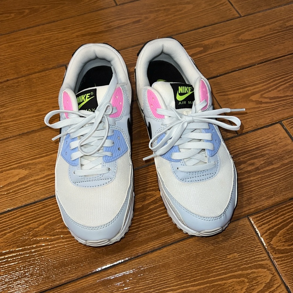 Nike Air Max 90 Sneaker - Picture 9 of 10